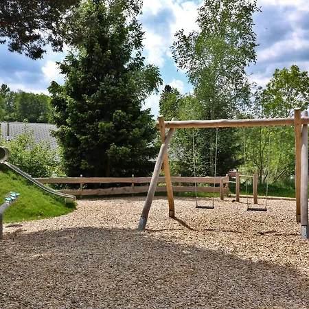 - 1208 -mit Hallenbad-